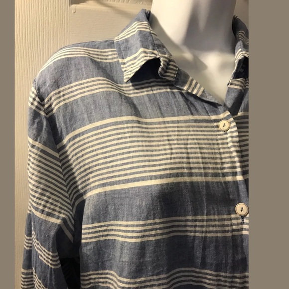 LILI'S CLOSET Muted Striped Chambray Blouse Shirt Button Sown Top Blue White - Picture 3 of 6